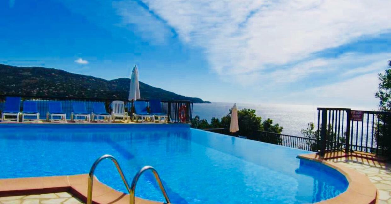 Ferienwohnung Mazet « Domaine De La Pinede » Le Lavandou Exterior foto